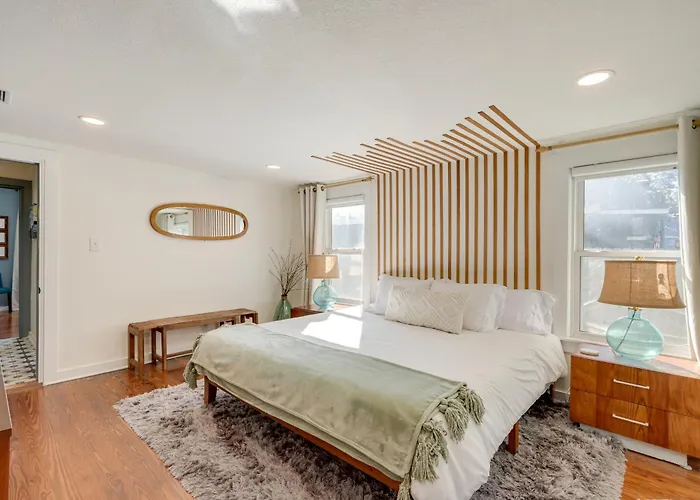 Chic Joplin Cottage W/ Patio < 3 Mi To Town!
